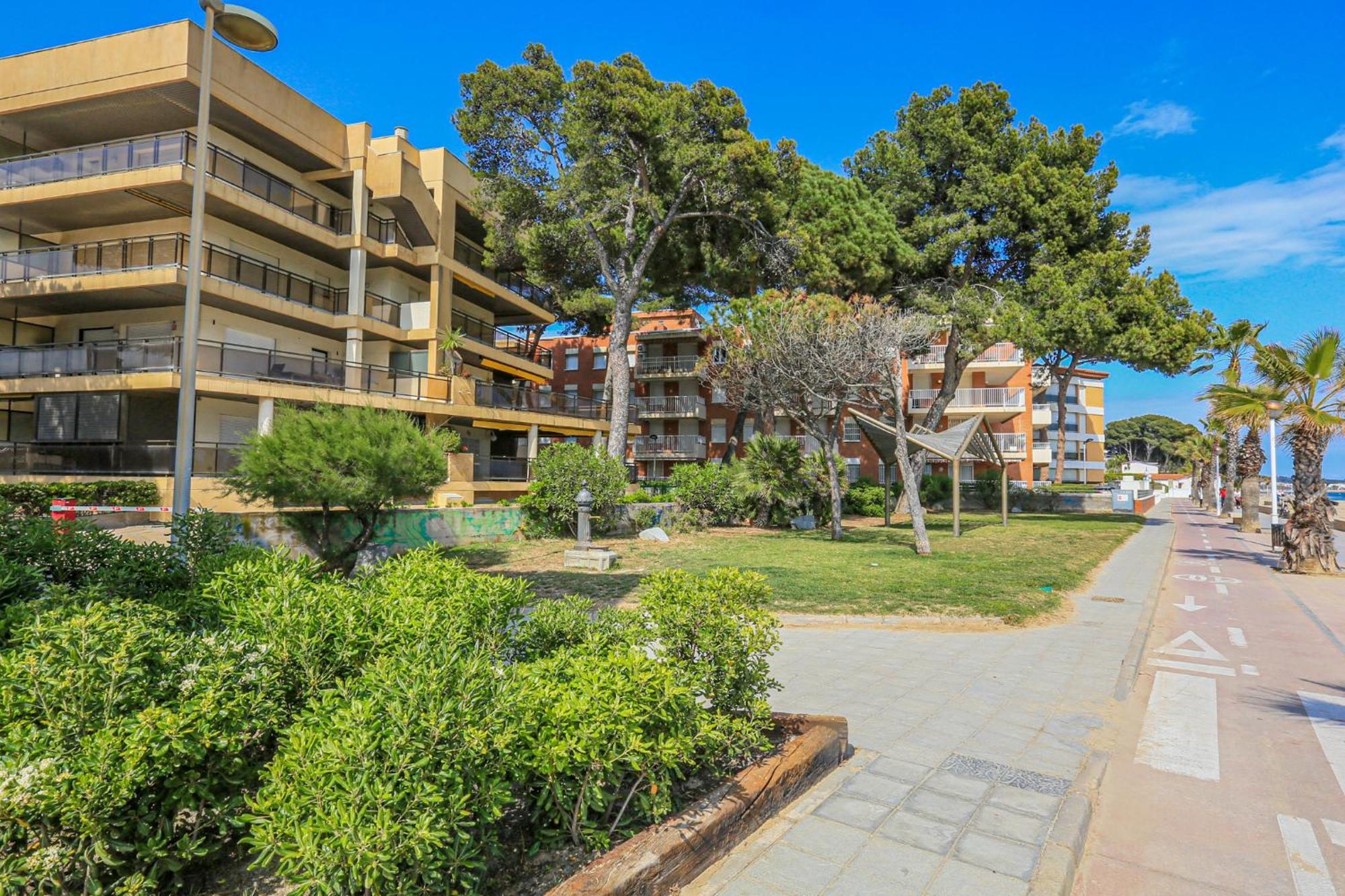 Апартаменты Txingudi - Only Families Камбрильс Экстерьер фото